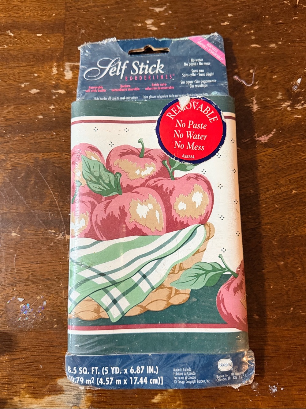Vintage Borden Self Stick Wallpaper Border - Apple Basket Design (5 Yards)